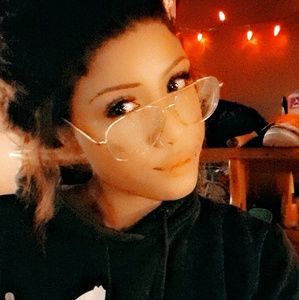 Meet your Posher, Tenisha